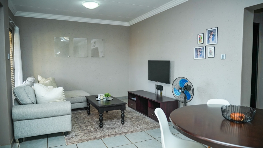 6 Bedroom Property for Sale in Flamwood North West